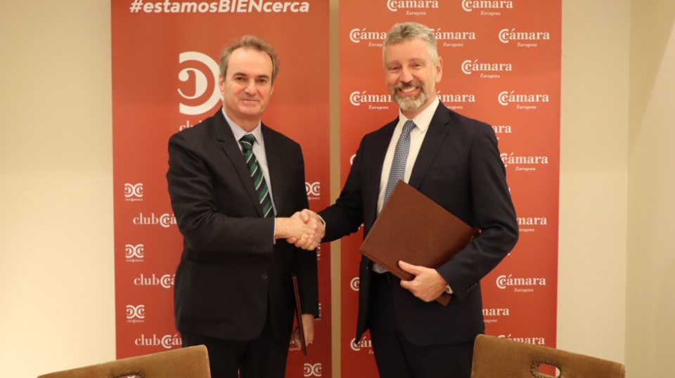 Fernando Salazar, ha firmado el acuerdo y ha protagonizado un encuentro con empresarios zaragozanos.