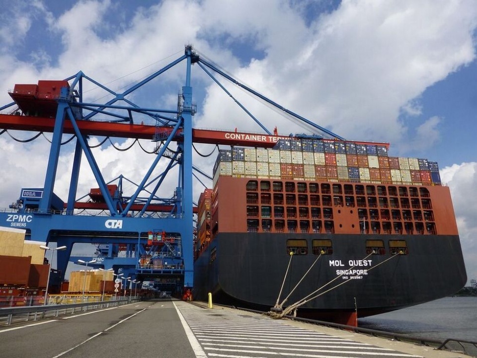 Los Incoterms son un conjunto de reglas internacionales que definen los derechos y obligaciones de las partes en una operación de compraventa internacional.