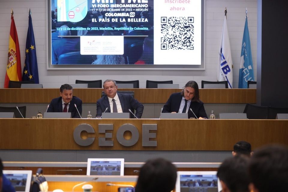 Antonio Magraner, Narciso Casado y Jaume Gaytán durante la clausura del Congreso de FIJE en CEOE.