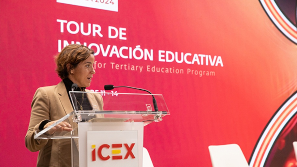 La consejera delegada de ICEX, Elisa Carbonell, presentando el Tour de Innovación Educativa