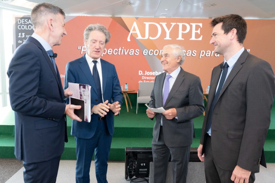 : Joseba Madariaga (LABORAL Kutxa), Jon Barrutia (UPV/EHU), Txema Vázquez Eguskiza (ADYPE) y Oriol Aspachs (CaixaBank).