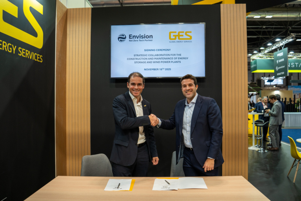 José Luis García Donoso, director general de GES (a la izquierda), y Carlos Fornes, director de Envision en España.