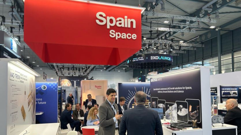 Las empresas tienen la oportunidad de establecer contactos con agencias espaciales, inversores, universidades y otras empresas. Las empresas tienen la oportunidad de establecer contactos con agencias espaciales, inversores, universidades y otras empresas.