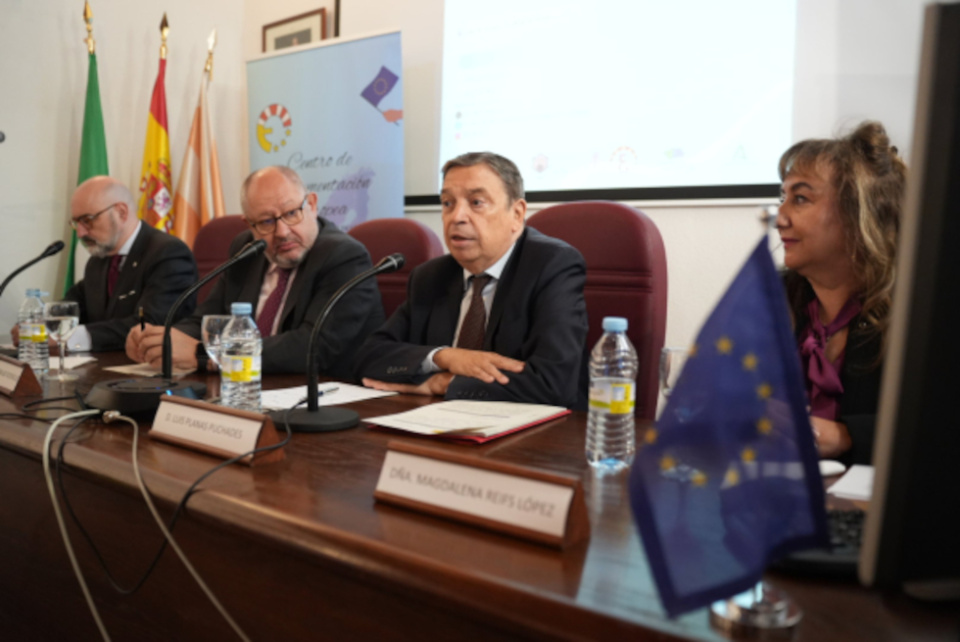 El ministro durante su alocución en la Facultad de Derecho y CEE. El ministro durante su alocución en la Facultad de Derecho y CEE.
