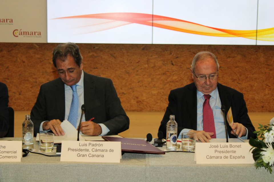 Firma AFRICO_ José Luis Bonet, presidente de Cámara de España y Luis Padrón, presidente de la Cámara de Comercio de Gran Canaria