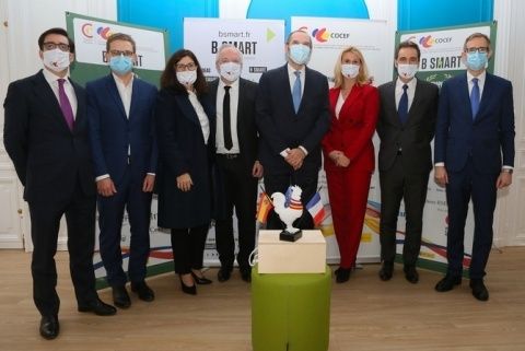 Participantes en la gala de los premios COCEF, entre los que se encuentra Víctor Granero, director de la sucursal de CaixaBank en Francia.