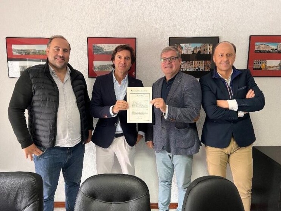 Firma de la compra de las sociedades Winworking por parte de Externa en la sede de Oporto (Sergio Carvalho, Pastor López ‘C.E.O. Externa’, Julio Monteiro y Fernando Berdugo ‘Director Gral. Externa’)