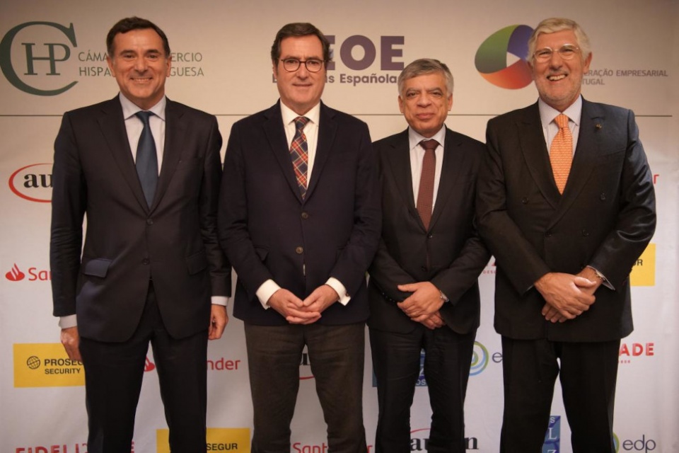Los presidentes de CEOE y CIP junto al embajador y el presidente de la Cámara Hispano-Portuguesa.